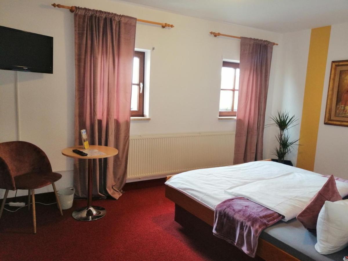 Hotel Wilder Mann Feuchtwangen Esterno foto