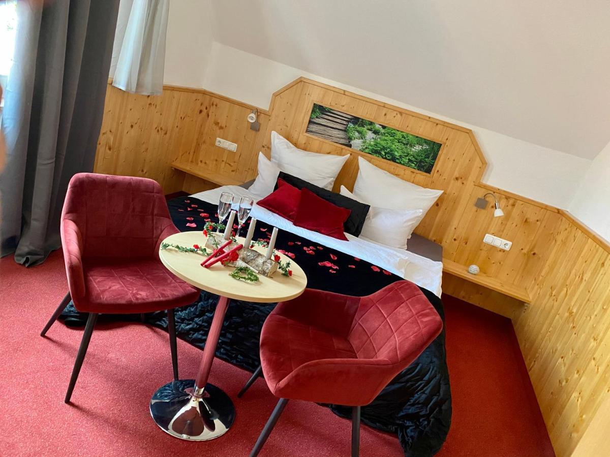 Hotel Wilder Mann Feuchtwangen Esterno foto