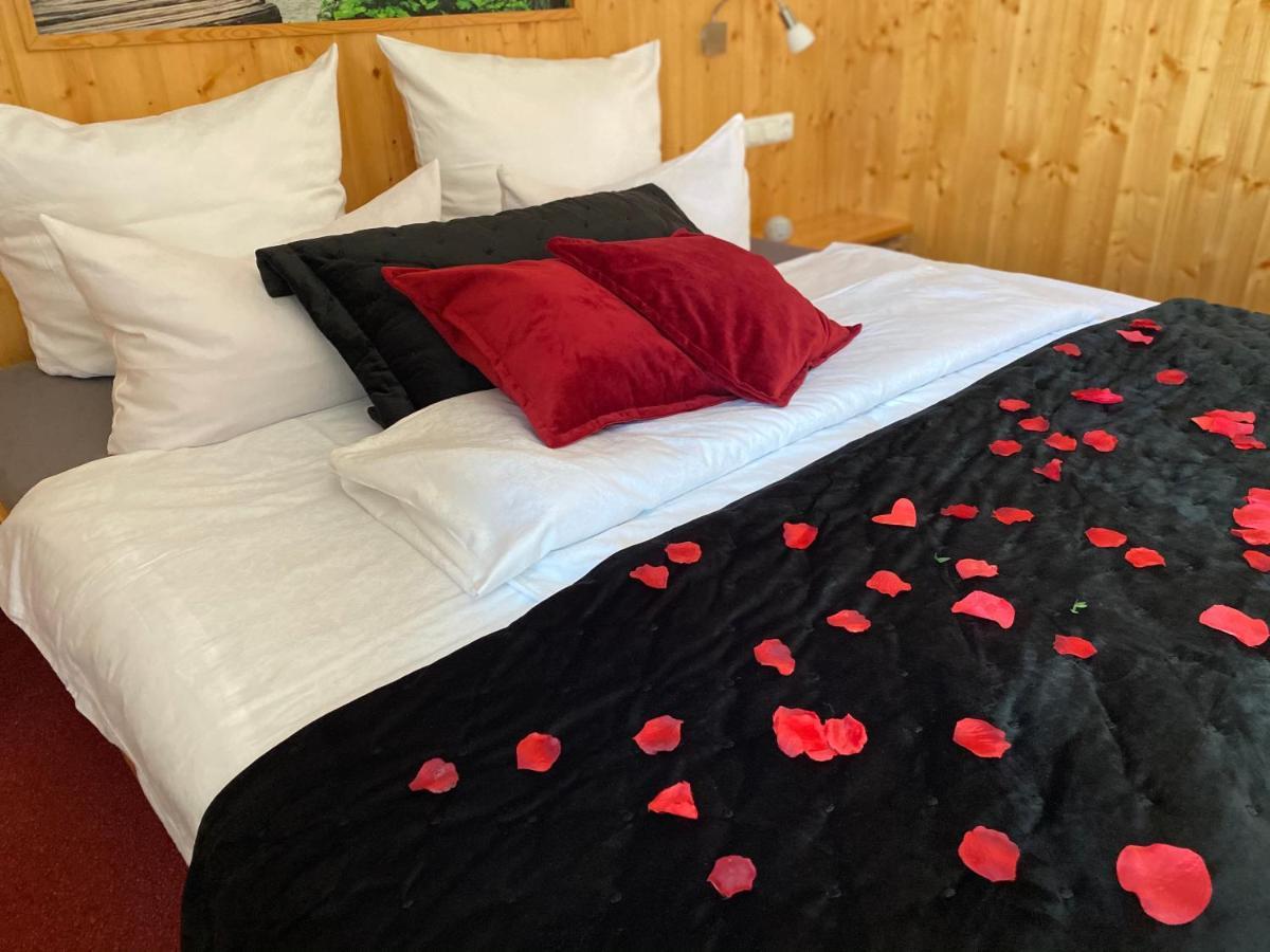 Hotel Wilder Mann Feuchtwangen Esterno foto