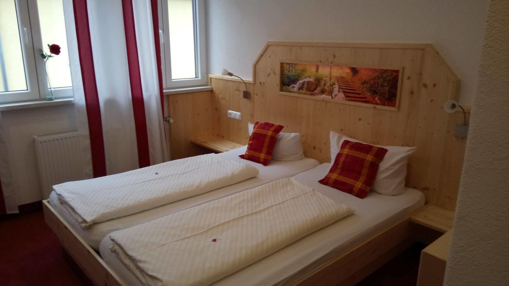 Hotel Wilder Mann Feuchtwangen Esterno foto